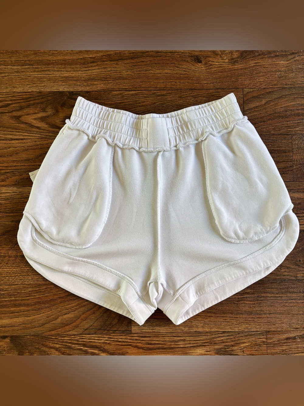 Varley White DoubleSoft Ollie High-Rise Shorts Medium EUC - Picture 9 of 13
